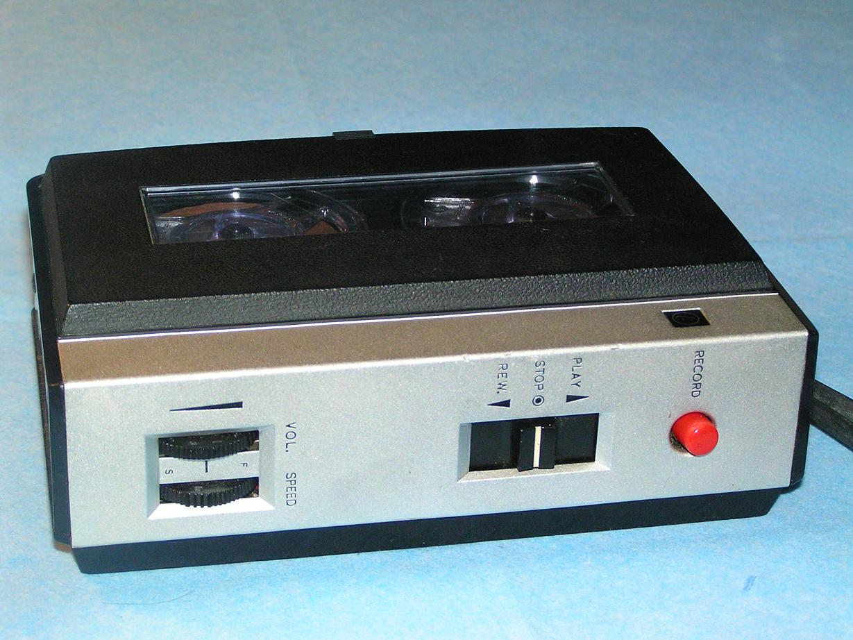 File:Vintage Concord Sound Camera Reel-To-Reel Tape Recorder, Model F-20,  Made In Japan (14182450972).jpg - Wikimedia Commons